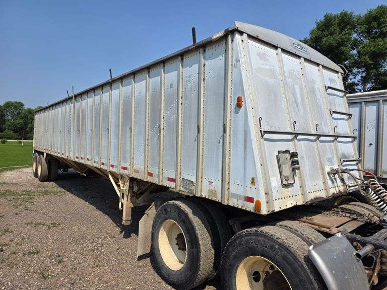 1982 Merritt 42’ Grain Trailer, 67” Sides, Spring Ride, Shur-lock Roll Tarp, 11R24.5 Tires, VIN: IMT