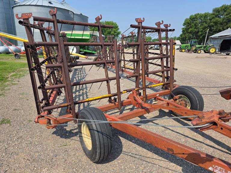 Melroe Model 452 – 12 Section 6' Coil Tine Drag, Hydraulic Down, SN: 661275
