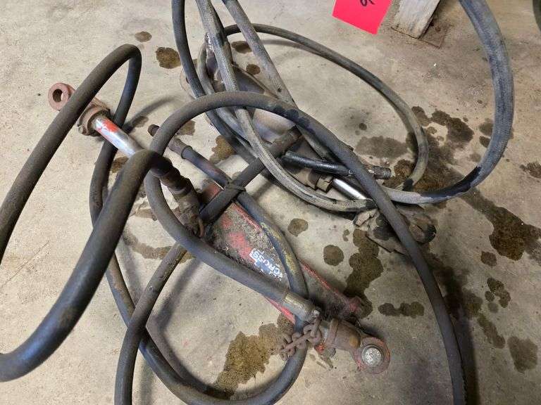 2 Hydraulic Cylinders, Untested