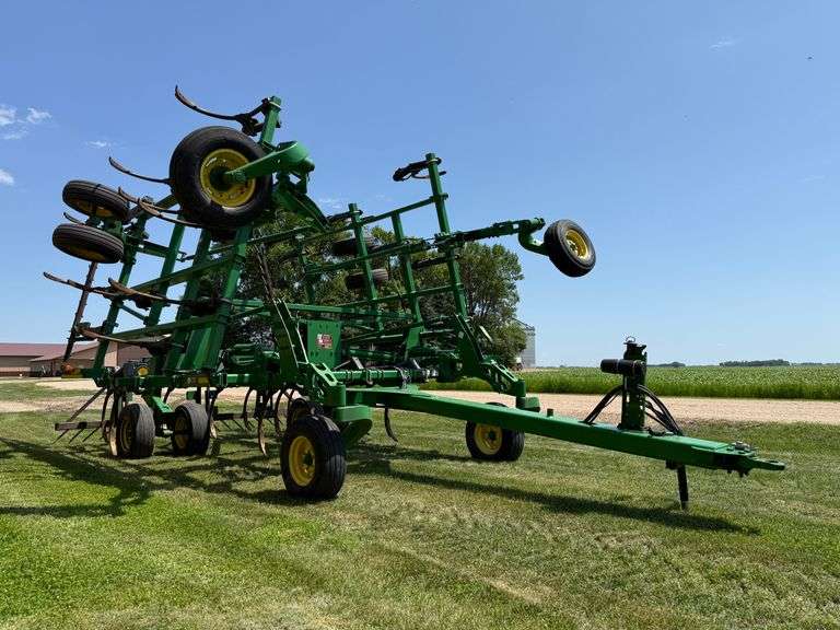 2011 John Deere 2410 3-Section 28’ Chisel Plow, 32” Tru-Depth Standards, 30 Shank, Single Point Dept