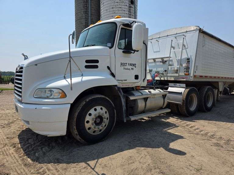2000 Mack Vision 600 Day Cab Semi, 708,319 Miles, Eaton Fuller Automatic Transmission, Jake Brake, P