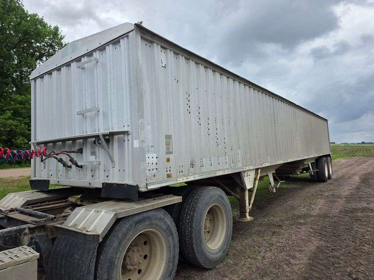 1979 Wilson 42’ Grain Trailer, Aluminum Sides, 11R24.5 Tires, Spring Ride, Roll Tarp, Model: AGH-500