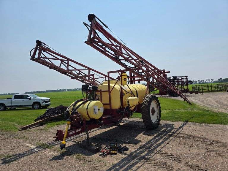 Hardi Navigator 1000 Sprayer, 100’ Boom, 1000 Gallon Poly Tank, 13.6x38 Tires with Duals, Hydraulic