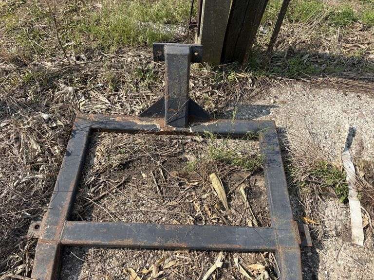 Bale Fork, 7.5’ overall length, 4’ Wide