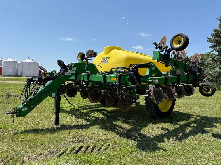 2012 Fast 8218 Fertilizer Bar, 24 Row 30”, 1,800 Gallon Poly Tank with Bottom Fill, Rear Lights, Non