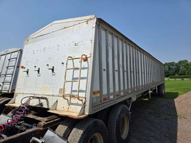 Hobbs 42’ Hopper Bottom, 62” Sides, Ag Hoppers, Roll Tarp, 11R22.5 Tires