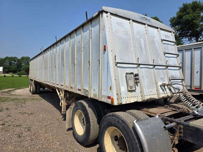 1982 Merritt 42’ Grain Trailer, 67” Sides, Spring Ride, Shur-lock Roll Tarp, 11R24.5 Tires, VIN: IMT