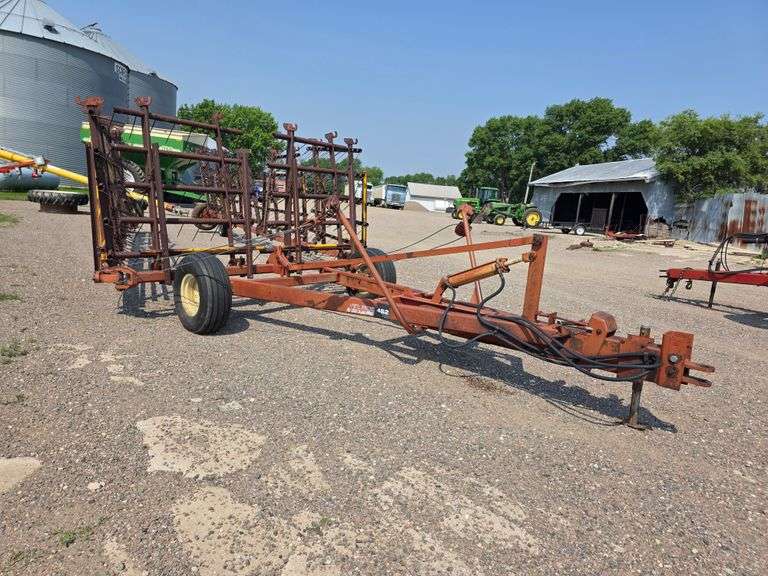 Melroe Model 452 – 12 Section 6' Coil Tine Drag, Hydraulic Down, SN: 661275 *One wing tire blew from