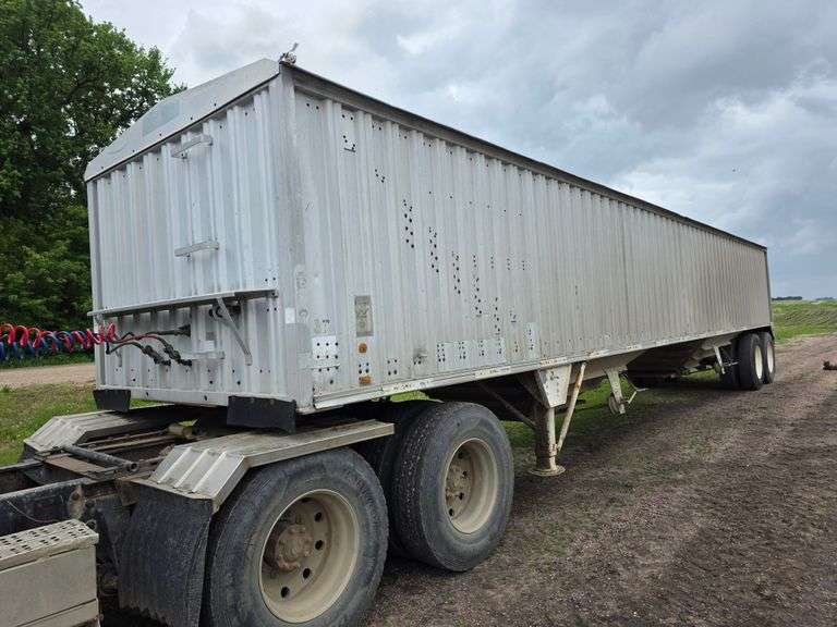 1979 Wilson 42’ Grain Trailer, Aluminum Sides, 11R24.5 Tires, Spring Ride, Roll Tarp, Model: AGH-500