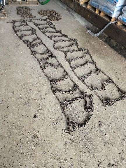 2 Sets of Tractor Tire Chains, Unknown Sizes, Buying All for One Money