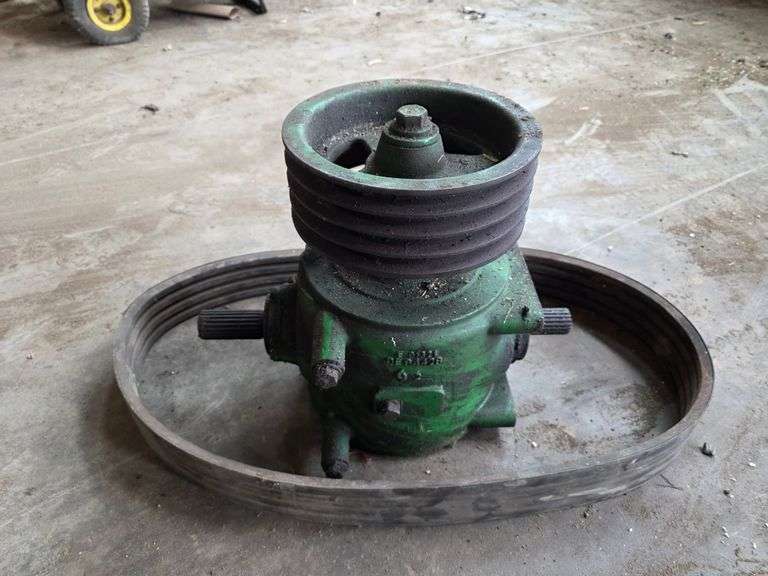 Gearbox off John Deere 945 Disc Bine