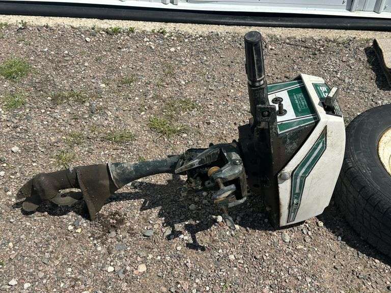 Ted Williams 2 Stroke Boat Motor, Air Cooled, 5.5hp, Engine is Loose, Has Not Ran for Approx 10 Year