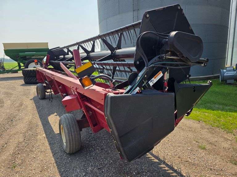 IH Model 1020 Bean Head, 25’ Wide, Bolt on Sections, Comes with 4 Wheel Header Trailer, 9.5L-14 Tire