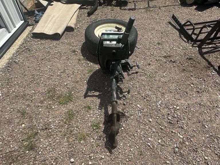 Ted Williams 2 Stroke Boat Motor, Air Cooled, 5.5hp, Engine is Loose, Has Not Ran for Approx 10 Year