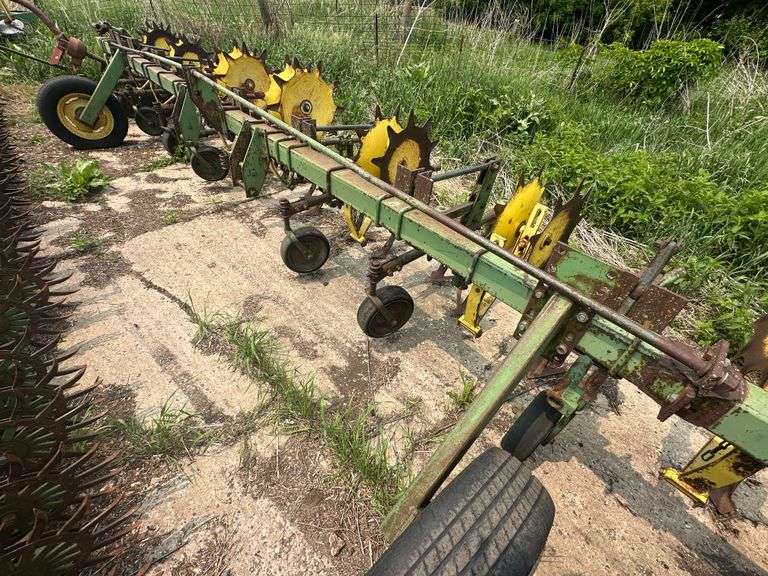 John Deere Rear Mount Cultivator, 8 Row 30”, Rolling Shields