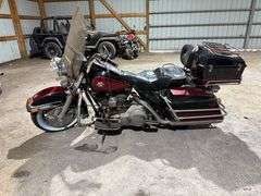 1983 Harley Davidson Electra Glide Motorcycle, 17,129 Miles, Needs Battery, Clutch is Stuck, Will Ne