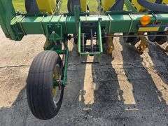 John Deere 1710 – 18 Row 22” Max Emerge Plus Vacu Meter Planter, Insecticide Boxes, Markers, Corn E-