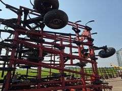 Case IH 48’ Tiger Mate II Tri Fold Digger, 7.60-15 Front Tires, 9.5-15 Tires on Wings and 11L-15 Tir