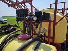 Hardi Navigator 1000 Sprayer, 100’ Boom, 1000 Gallon Poly Tank, 13.6x38 Tires with Duals, Hydraulic