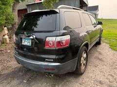 2008 GMC Acadia, 190K Miles, Runs but needs power steering pump and battery, Selling AS IS, VIN:1GKE