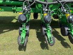 2014 John Deere 1770NT Planter, *Has 2021 Exact Emerge Update*, Hydraulic Downforce, 500 Gallon Liqu