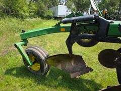 John Deere 3710 – 10 Bottom Onland Plow, Auto Reset with Coulters, Adjustable from 16” – 20” Widths,