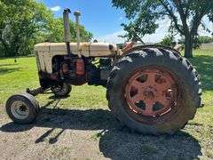 Case 400 Wide Front, 3pt, 1 Set of Rear Hydraulics, Hours Unknown, Diesel, 14.9 x 38 Rears, Runs Per