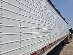 1997 Wilson Commander 40’ Grain Hopper, Roll Tarp, Spring Ride, Rear Ladder, New Tarp, 11R22.5 Tires