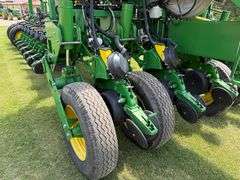 2014 John Deere 1770NT Planter, *Has 2021 Exact Emerge Update*, Hydraulic Downforce, 500 Gallon Liqu
