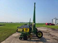 John Deere 1710 – 18 Row 22” Max Emerge Plus Vacu Meter Planter, Insecticide Boxes, Markers, Corn E-