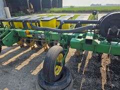 John Deere 1710 – 18 Row 22” Max Emerge Plus Vacu Meter Planter, Insecticide Boxes, Markers, Corn E-