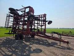 Case IH 48’ Tiger Mate II Tri Fold Digger, 7.60-15 Front Tires, 9.5-15 Tires on Wings and 11L-15 Tir