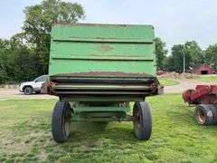 Henke Model FW210 Feed Wagon. This Item is Located in South Dakota, Therefore South Dakota Sales Tax