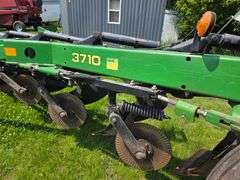 John Deere 3710 – 10 Bottom Onland Plow, Auto Reset with Coulters, Adjustable from 16” – 20” Widths,