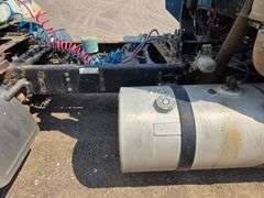 1990 Volvo Cab Over Semi Tractor, 452,999 Miles, 13 Speed Transmission, 11R22.5 Fronts and Rears, Ad