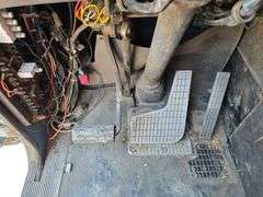 1990 Volvo Cab Over Semi Tractor, 452,999 Miles, 13 Speed Transmission, 11R22.5 Fronts and Rears, Ad
