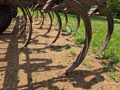 13’ John Deere Chisel Plow