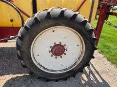 Hardi Navigator 1000 Sprayer, 100’ Boom, 1000 Gallon Poly Tank, 13.6x38 Tires with Duals, Hydraulic