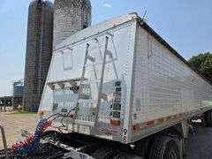 1997 Wilson Commander 40’ Grain Hopper, Roll Tarp, Spring Ride, Rear Ladder, New Tarp, 11R22.5 Tires