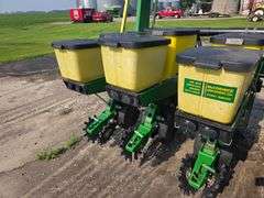 John Deere 1710 – 18 Row 22” Max Emerge Plus Vacu Meter Planter, Insecticide Boxes, Markers, Corn E-