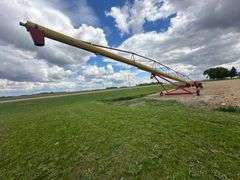 Westfield 13” x 91’ Auger, Right Angle Drive, 540 PTO, Hydraulic Lift, Hopper Walker with 2 Remotes,
