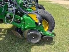 2014 John Deere 1770NT Planter, *Has 2021 Exact Emerge Update*, Hydraulic Downforce, 500 Gallon Liqu