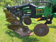 John Deere 3710 – 10 Bottom Onland Plow, Auto Reset with Coulters, Adjustable from 16” – 20” Widths,