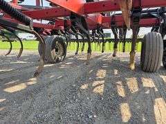 Case IH 48’ Tiger Mate II Tri Fold Digger, 7.60-15 Front Tires, 9.5-15 Tires on Wings and 11L-15 Tir