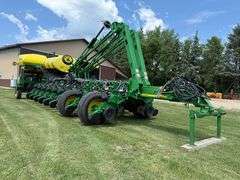 2014 John Deere 1770NT Planter, *Has 2021 Exact Emerge Update*, Hydraulic Downforce, 500 Gallon Liqu