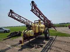 Hardi Navigator 1000 Sprayer, 100’ Boom, 1000 Gallon Poly Tank, 13.6x38 Tires with Duals, Hydraulic