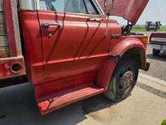 1970 Chevrolet C50 Single Axle Grain Truck, V8 Engine, 4+2 Transmission, 8.25 x 20 Front and Rear Ti