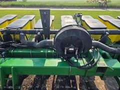 John Deere 1710 – 18 Row 22” Max Emerge Plus Vacu Meter Planter, Insecticide Boxes, Markers, Corn E-