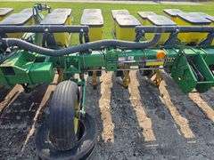 John Deere 1710 – 18 Row 22” Max Emerge Plus Vacu Meter Planter, Insecticide Boxes, Markers, Corn E-