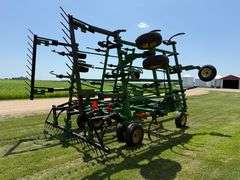 2011 John Deere 2410 3-Section 28’ Chisel Plow, 32” Tru-Depth Standards, 30 Shank, Single Point Dept